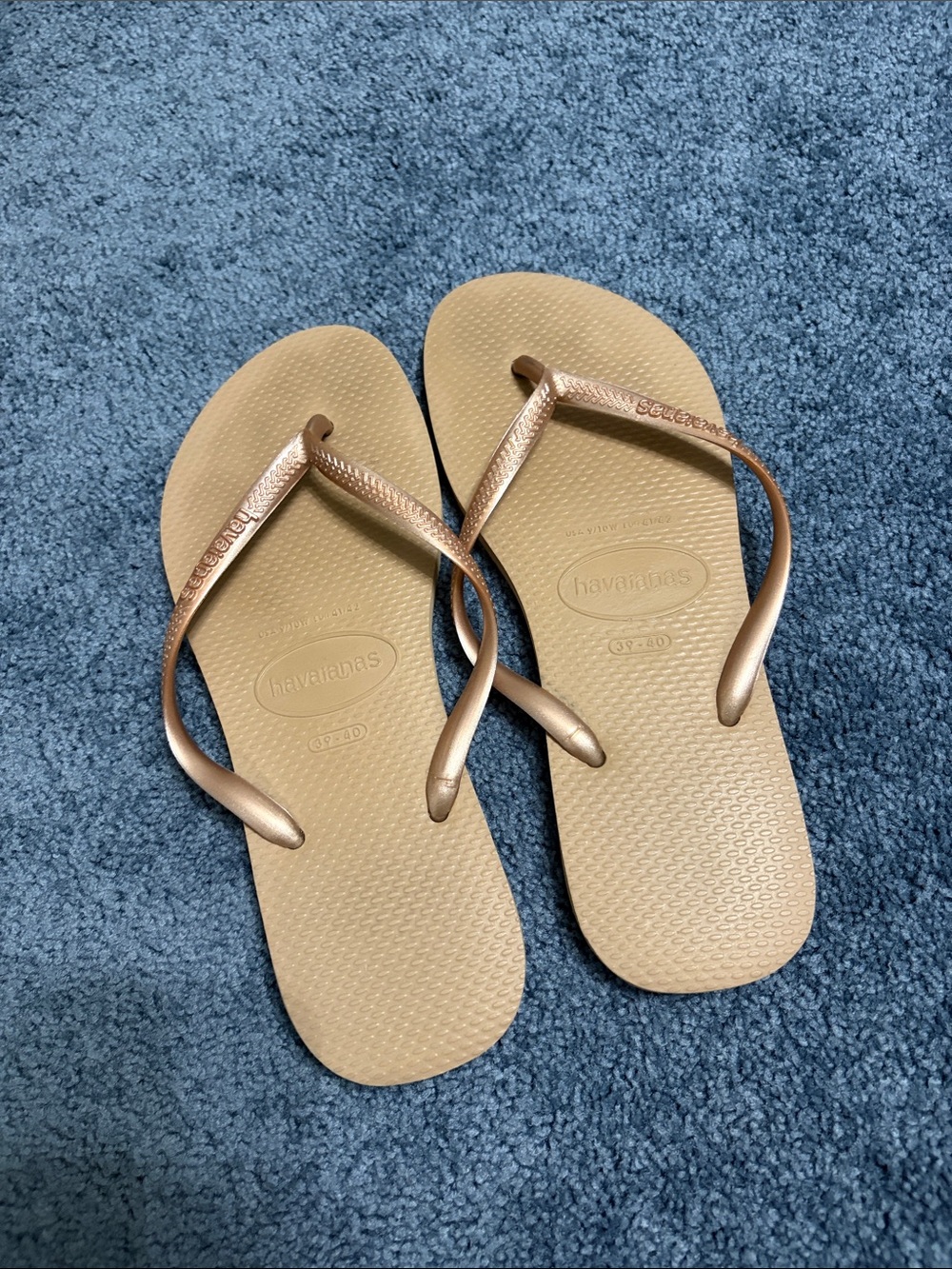 Havaianas Women’s Slim Flip Flops in Metallic Rose and Tan